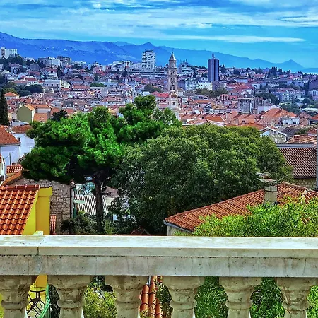 Apartment Marjan - 3 Bdr, 3 Bath, Parking Split